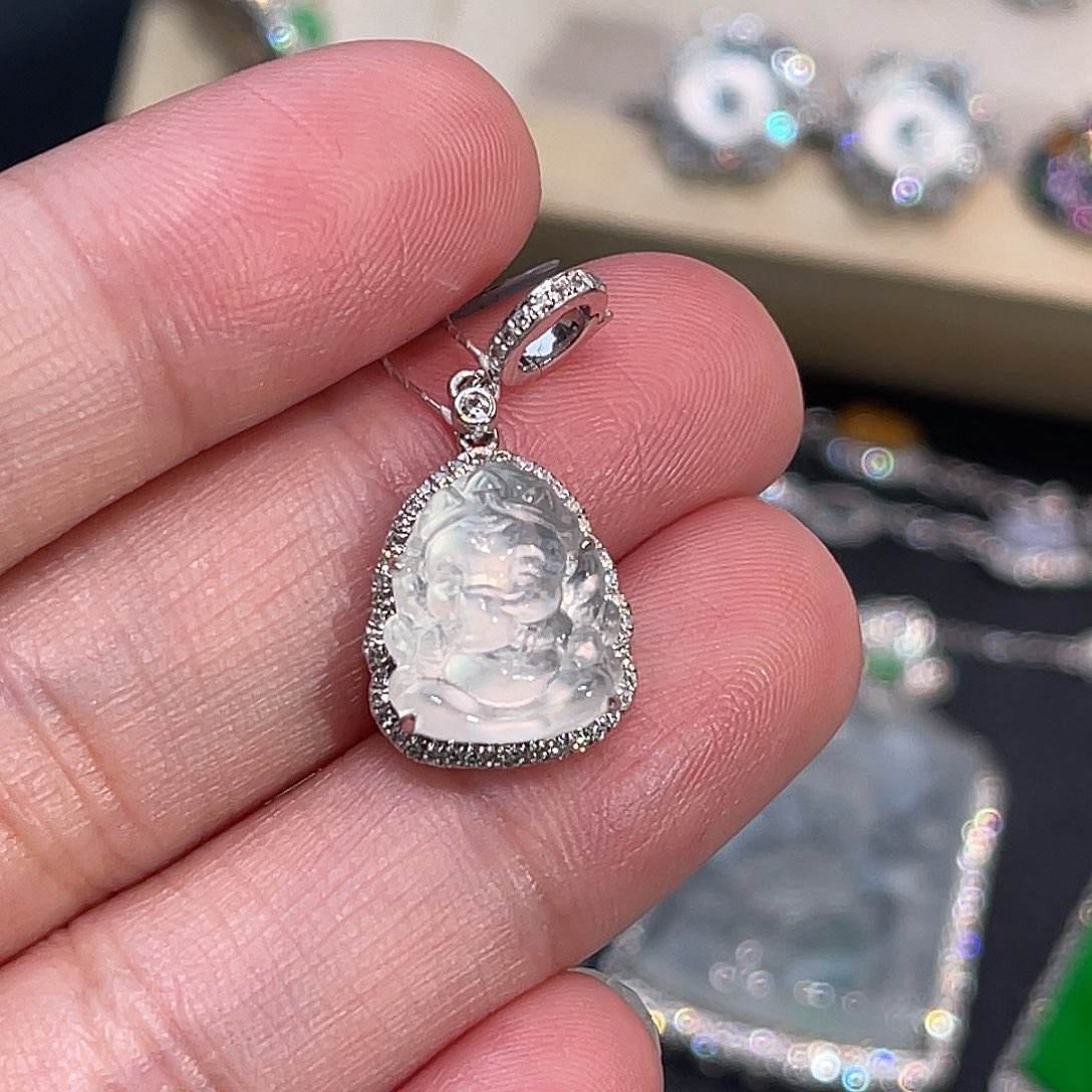 翡翠18K金镶嵌颈饰大象