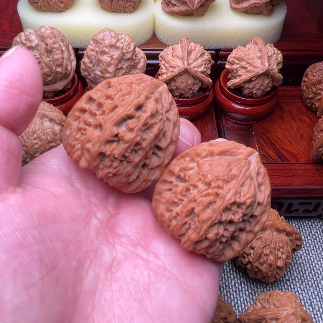 文玩核桃吊坠三角南疆石40尺全品