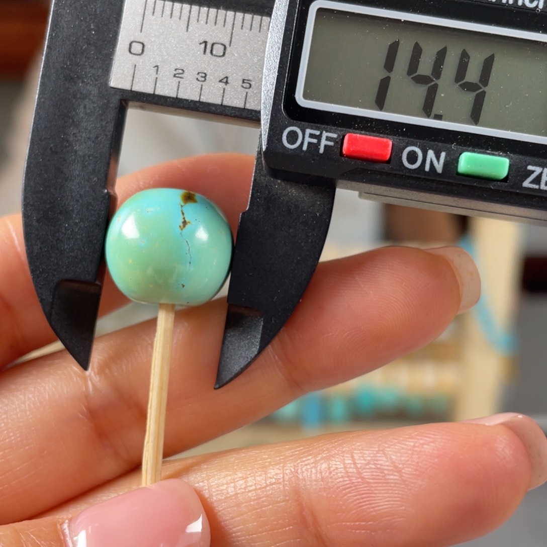 绿松石未镶嵌颈饰