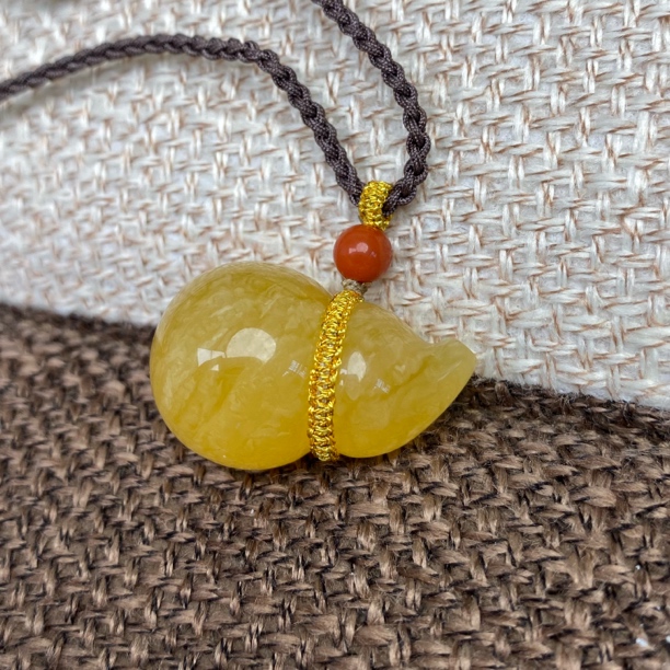 4克27.3×17.7毫米俄料浓蜡妖花蜜蜡葫芦水滴牌平安扣毛衣链无事牌