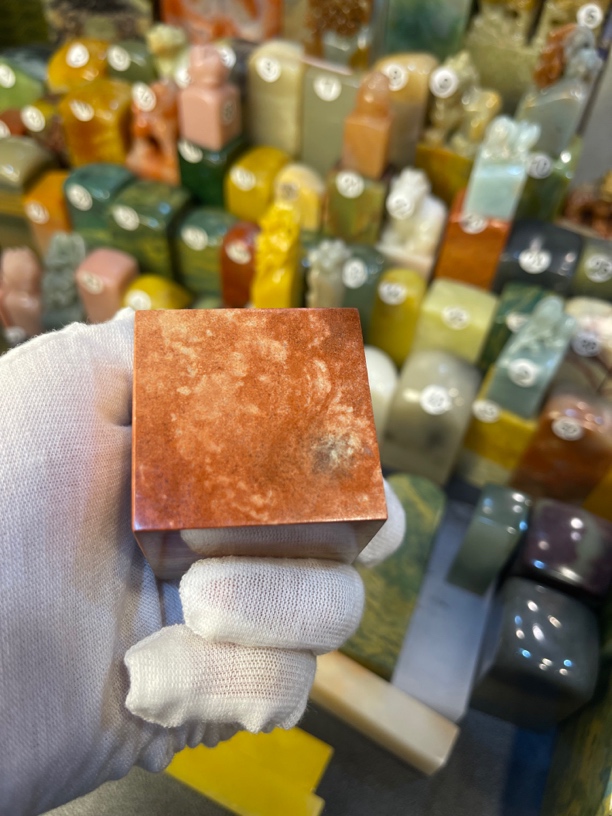 青田新矿石尺寸4.1*4.1*4.1 cm