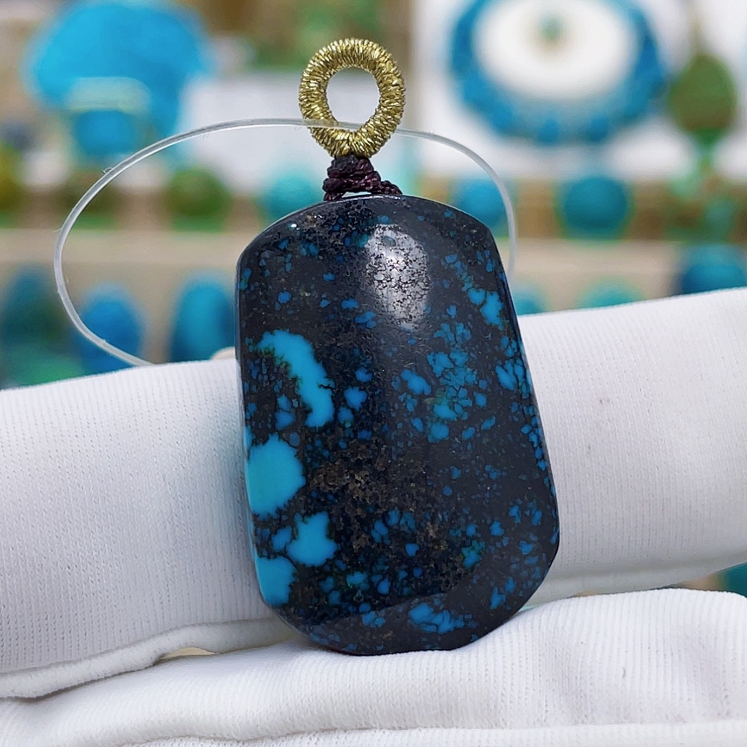 绿松石未镶嵌颈饰