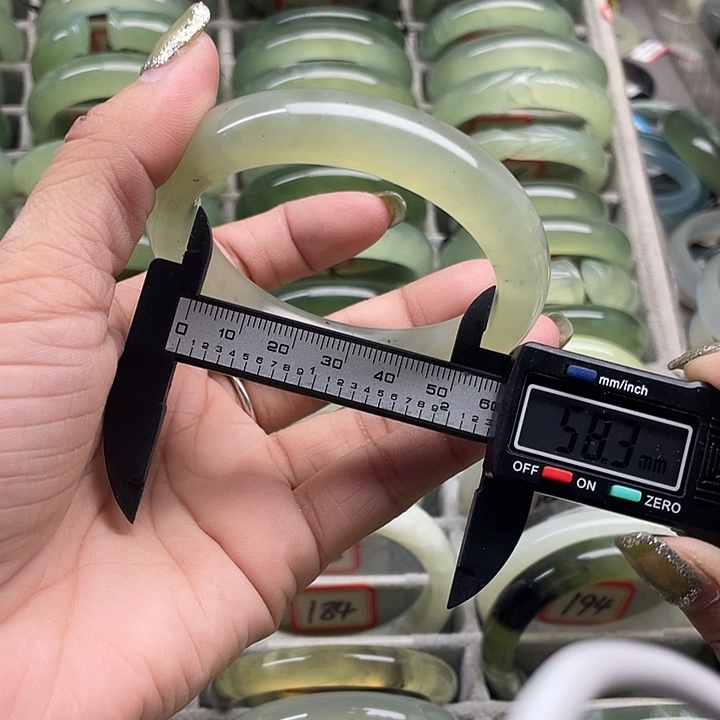 蛇纹石玉未镶嵌手镯178