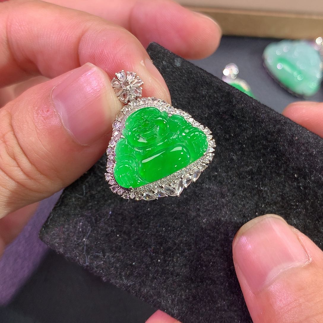 翡翠吊坠(赠链)18K金镶嵌