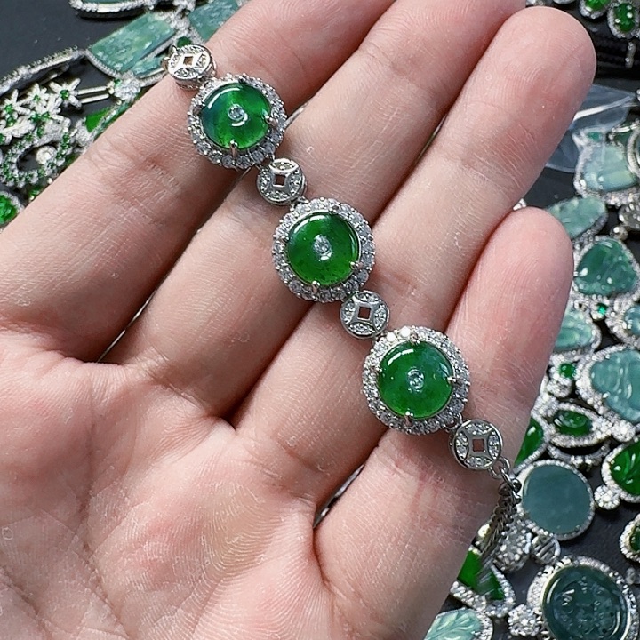 翡翠颈饰未镶嵌天然A货翡翠放漏