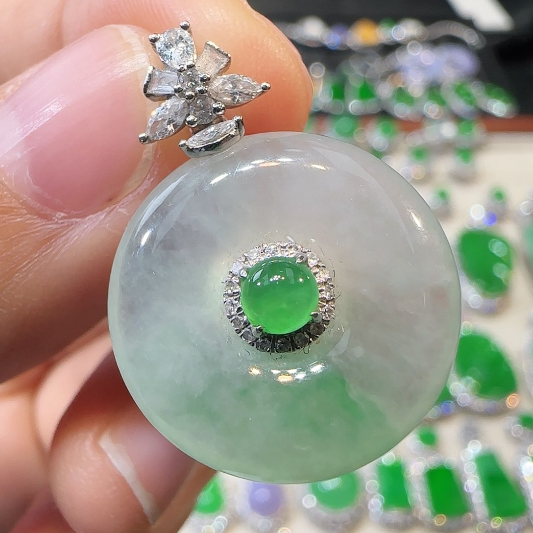 翡翠吊坠(不含链)18K金镶嵌