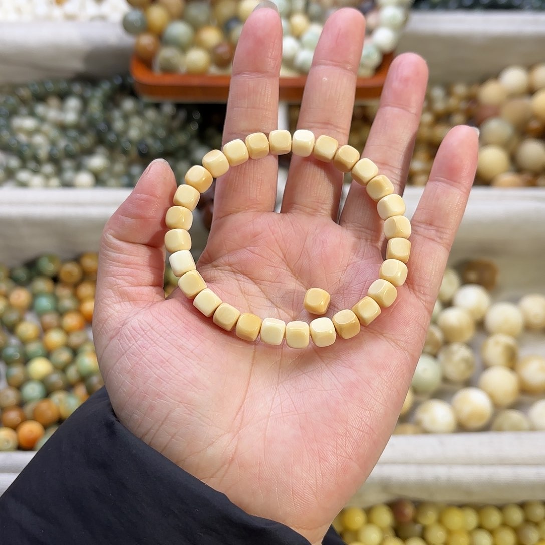 菩提根/象牙果吊坠?*卡7白玉雕刻手串