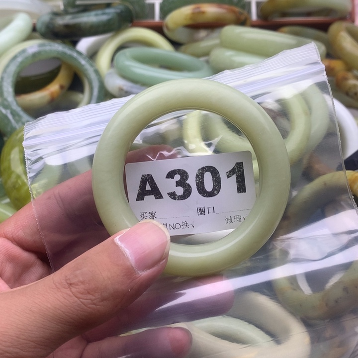s****未镶嵌蛇纹石玉手镯