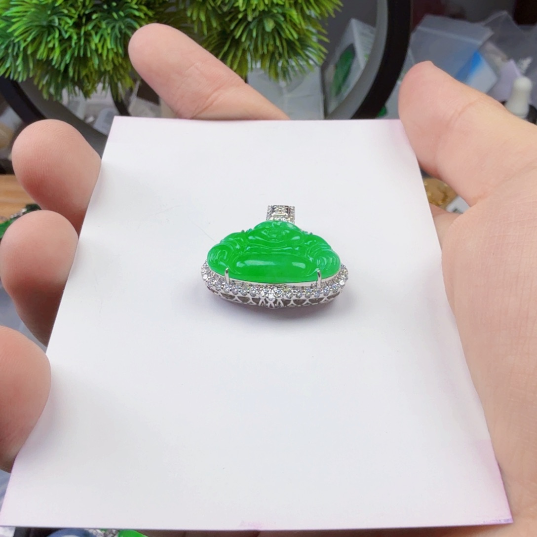 翡翠颈饰18K金镶嵌L**e一件