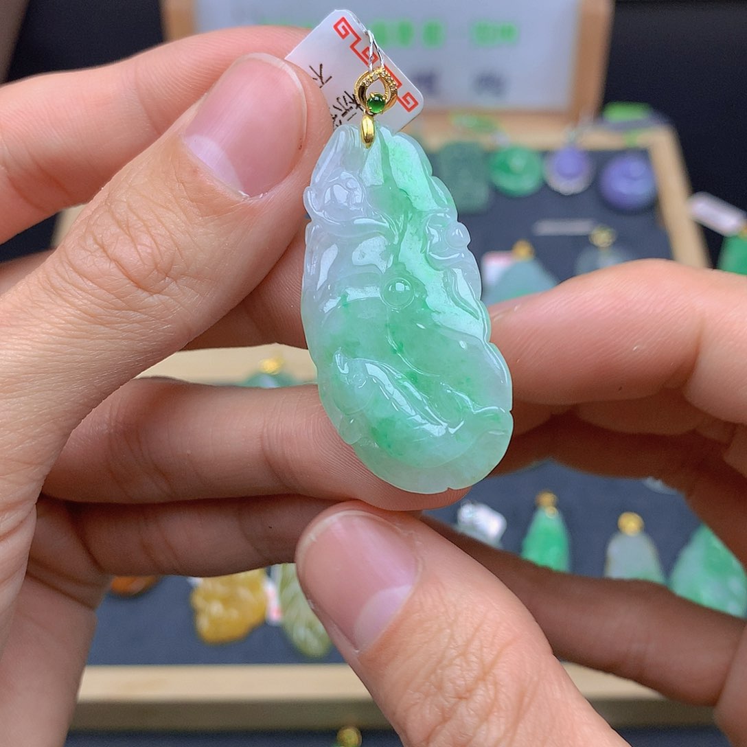 翡翠颈饰18K金镶嵌翡翠