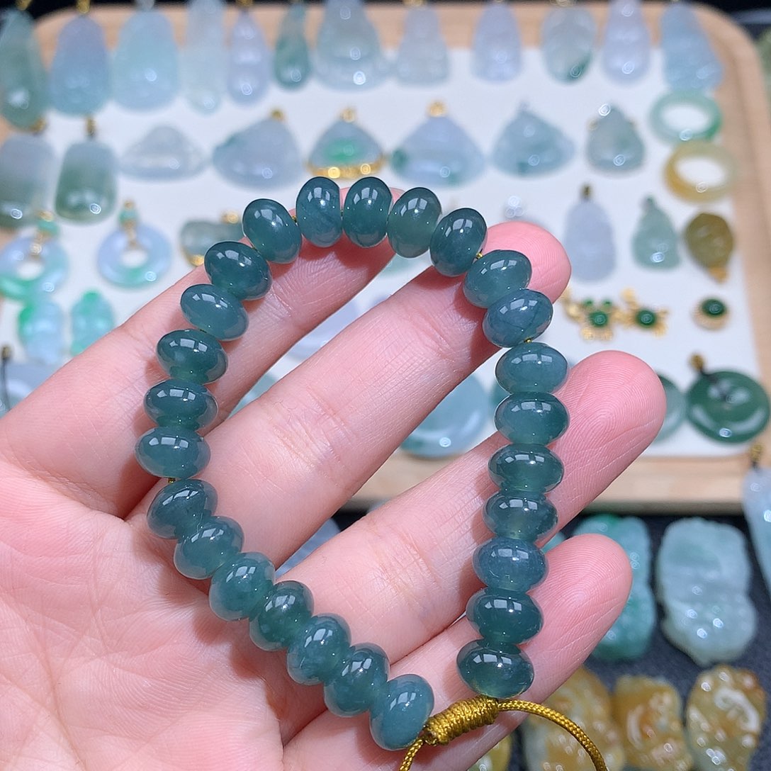 翡翠颈饰未镶嵌手串