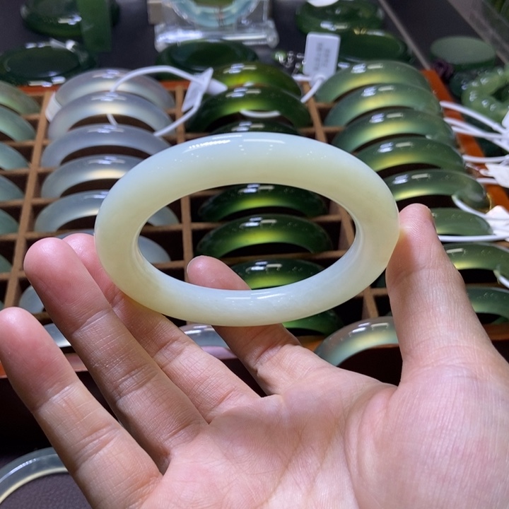 蛇纹石玉未镶嵌手镯57