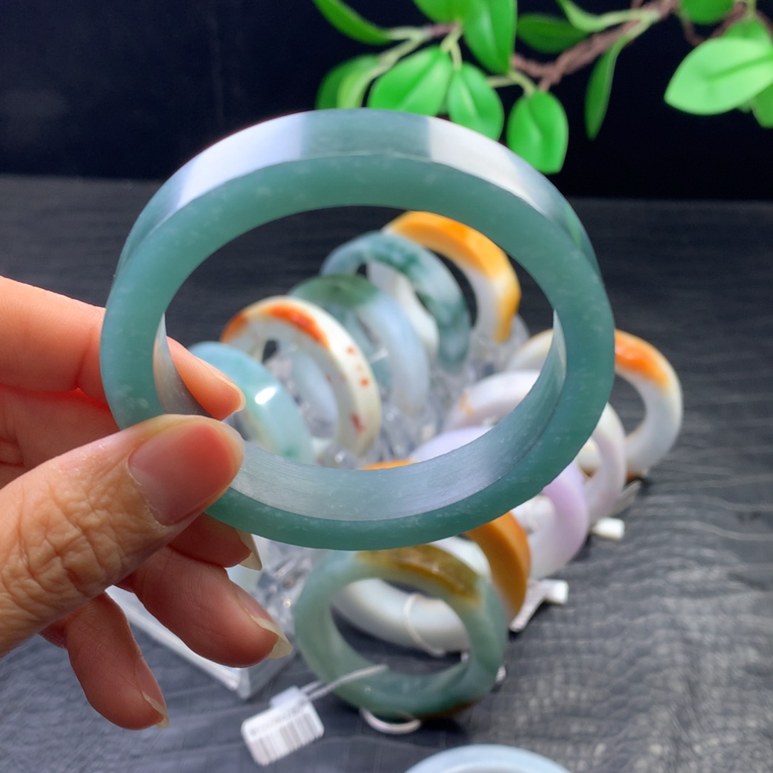 定制翡翠未镶嵌手镯