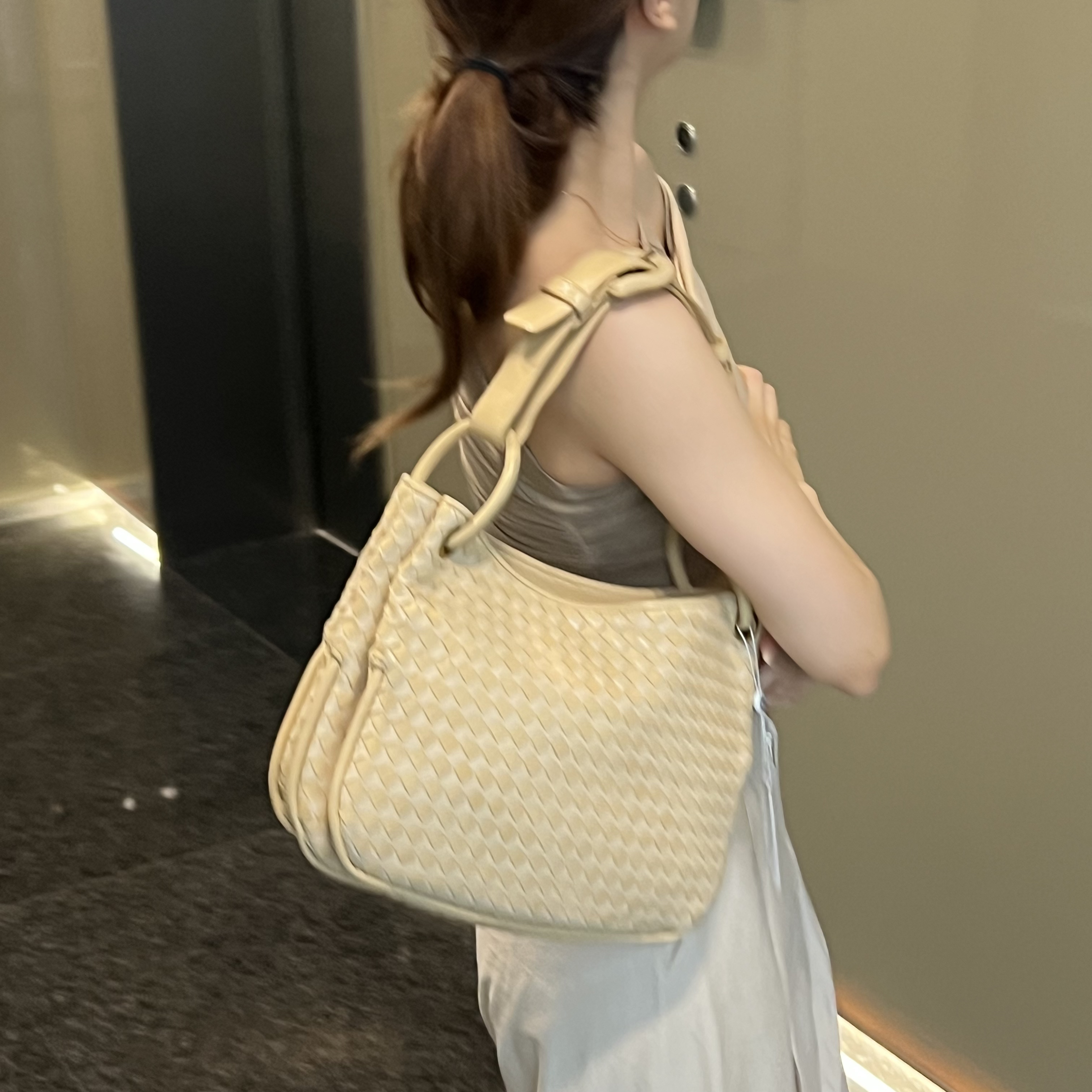 95新 BOTTEGA VENETA/葆蝶家 bv黄白编织手提腋下包/5777005