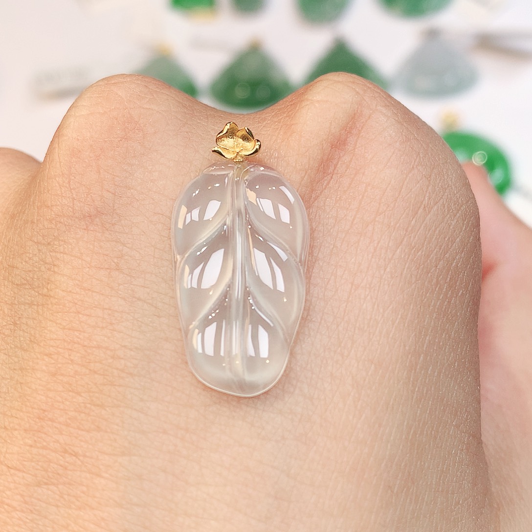 翡翠18K金镶嵌颈饰