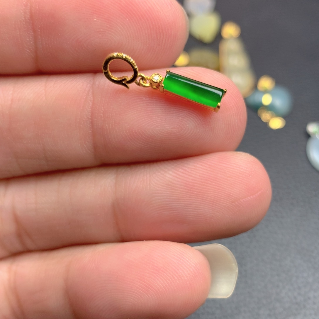 【闪购商品】翡翠18K金镶嵌颈饰H**?翡翠