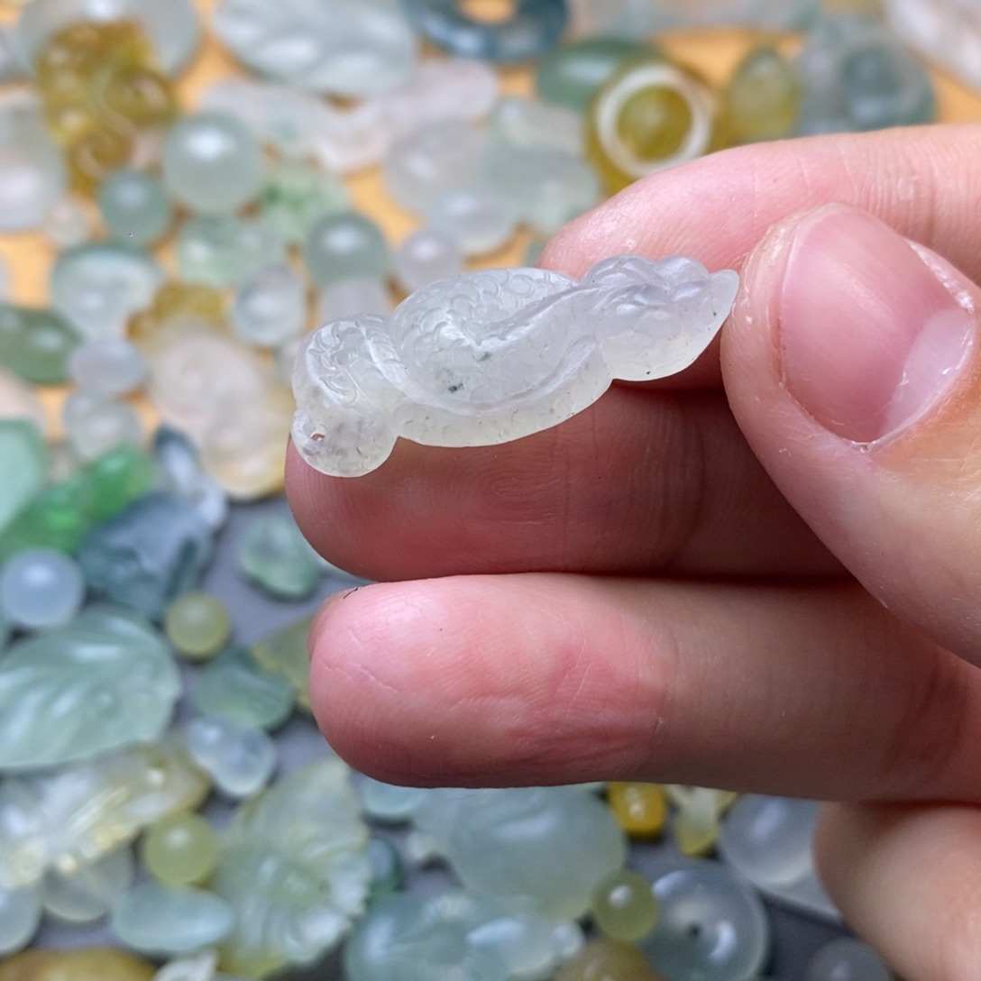 定制翡翠未镶嵌挂件