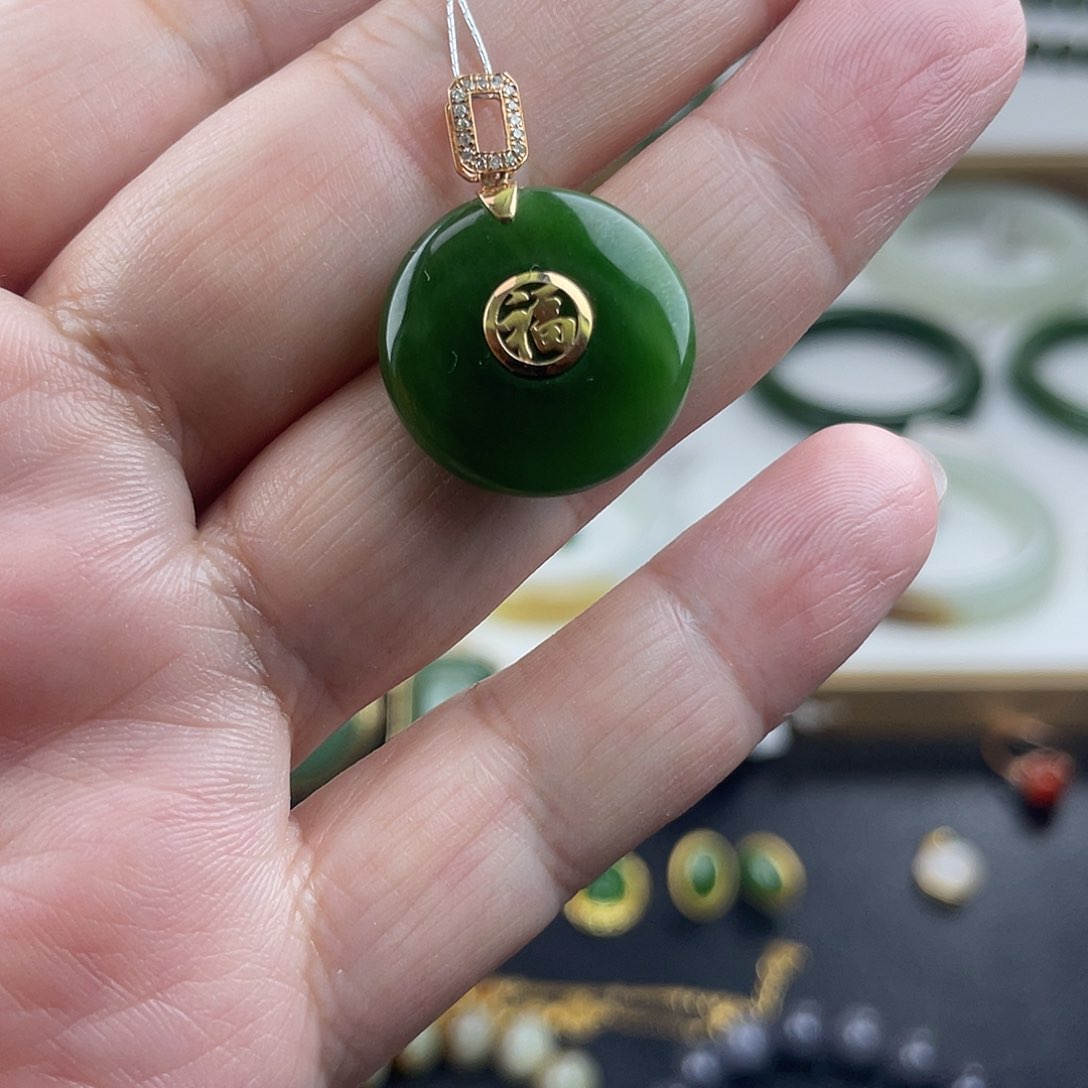 和田玉（碧玉）颈饰18K金镶嵌