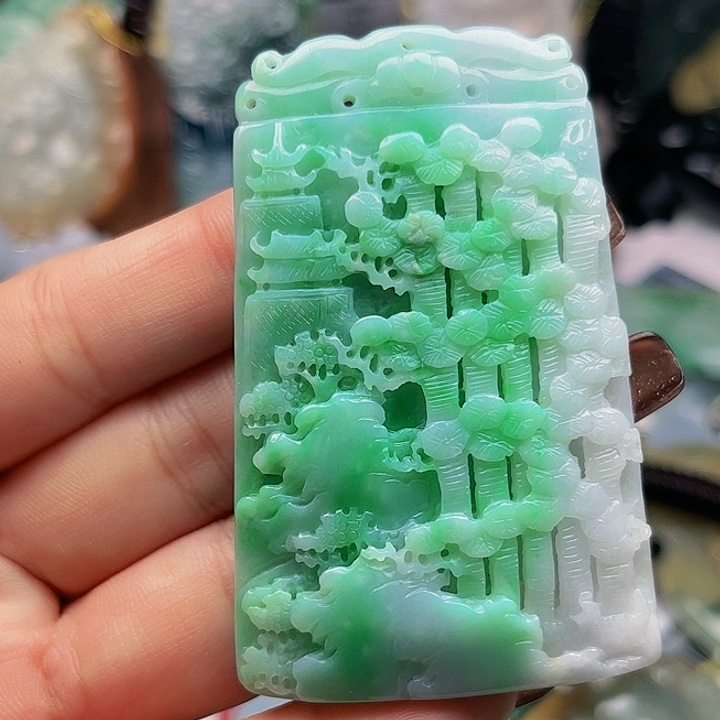 翡翠未镶嵌颈饰挂件