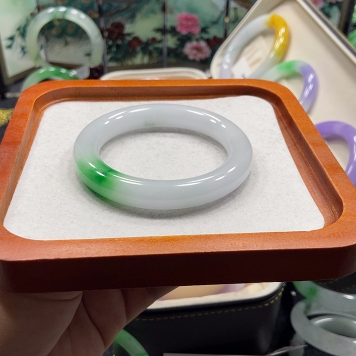 张***柔非金属55/55手镯圈口