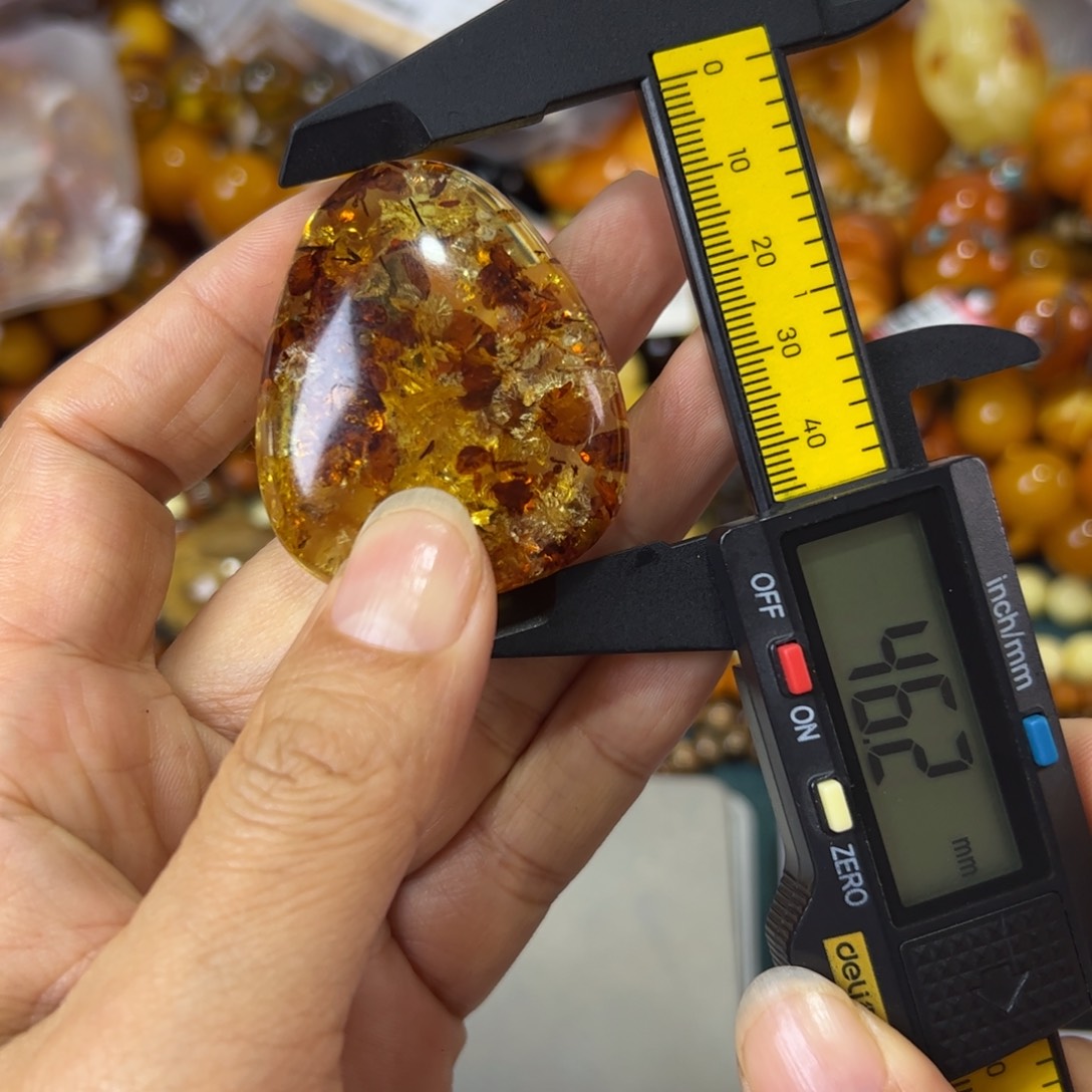 未镶嵌琥珀珠宝奇石368