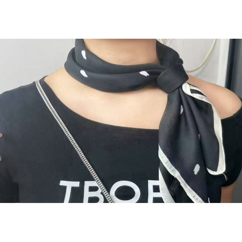 E71【黑白】70*70女士百搭围巾国风