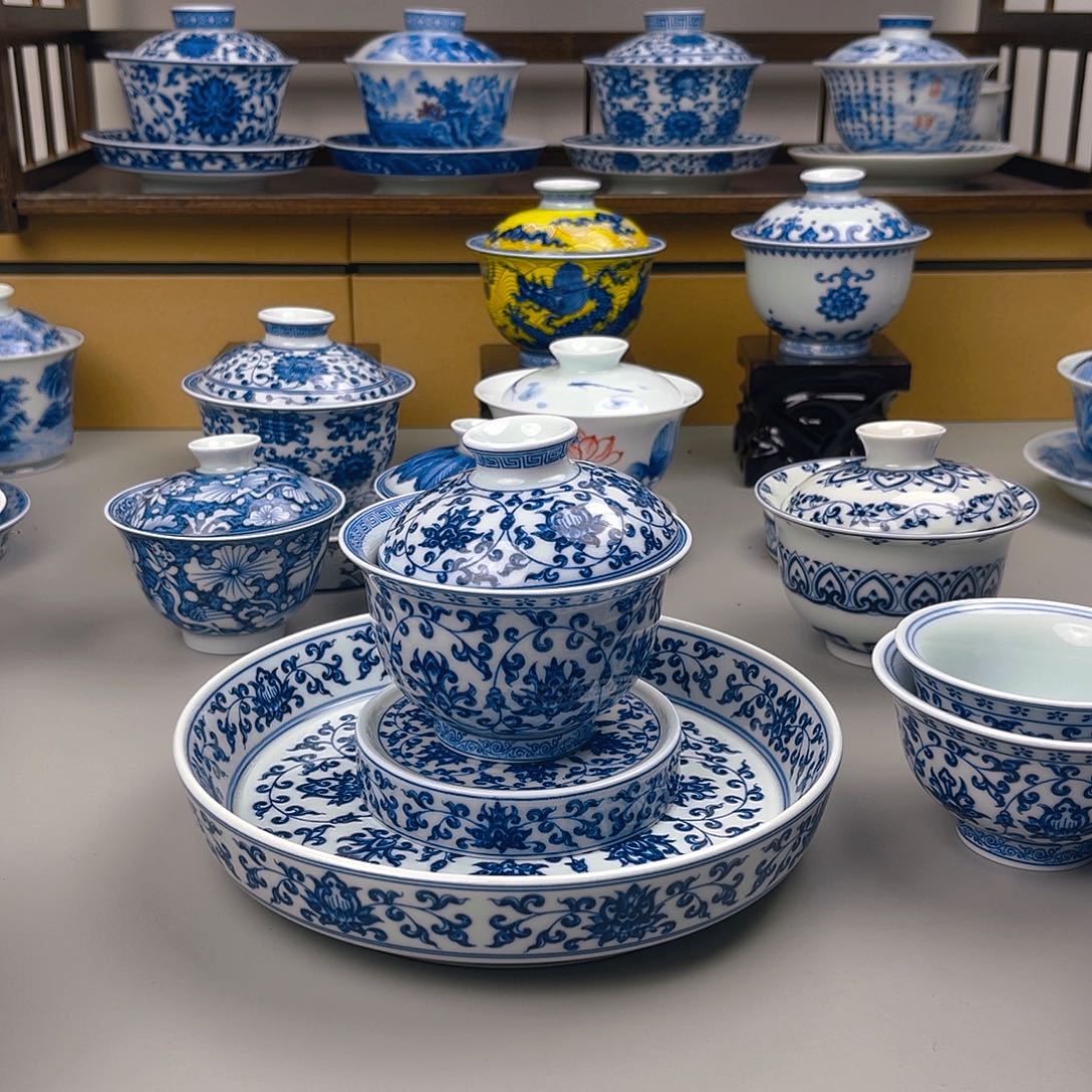 熊*青花盖碗壶承加盖置