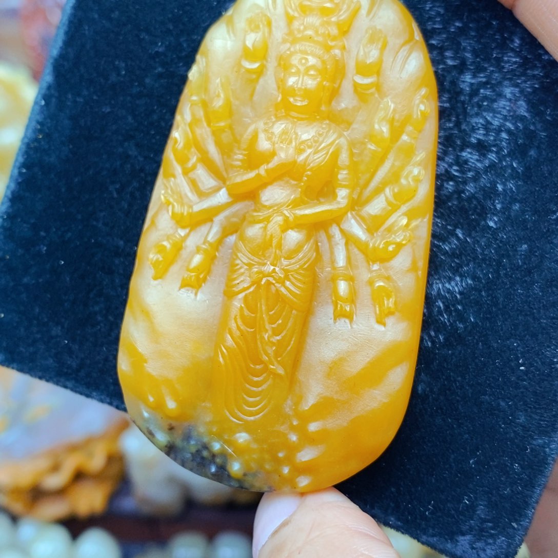 石英质玉（黄龙玉）未镶嵌颈饰