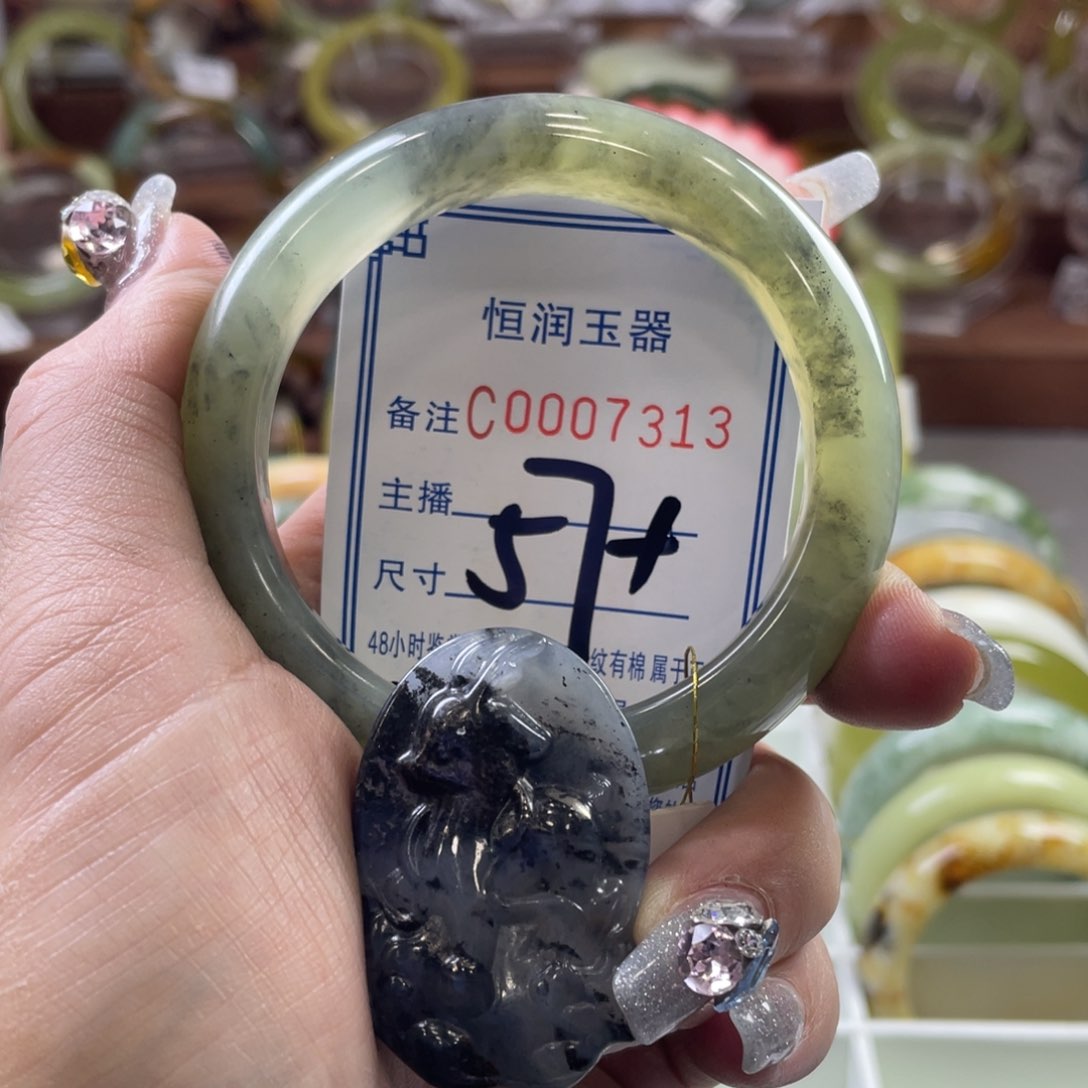 蛇纹石玉手镯未镶嵌