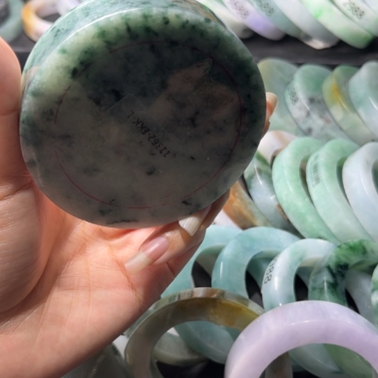 定制翡翠未镶嵌翡翠手镯