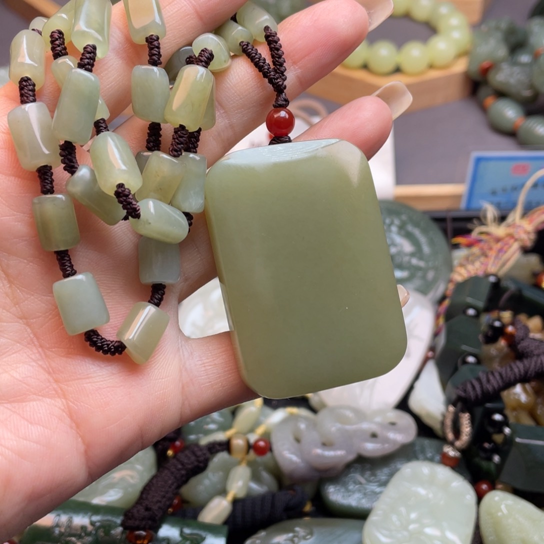 和田玉颈饰未镶嵌