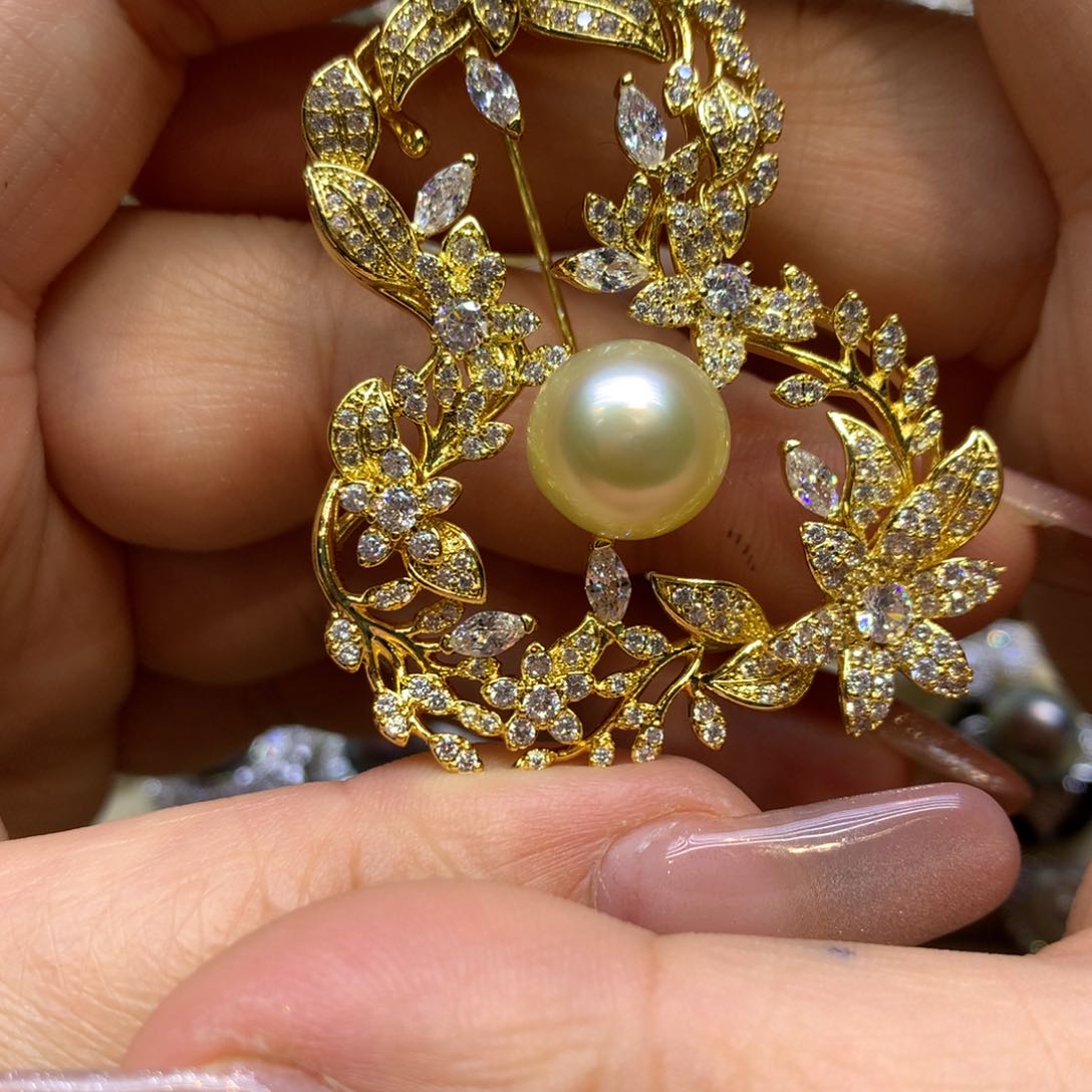 未镶嵌胸饰海水珍珠