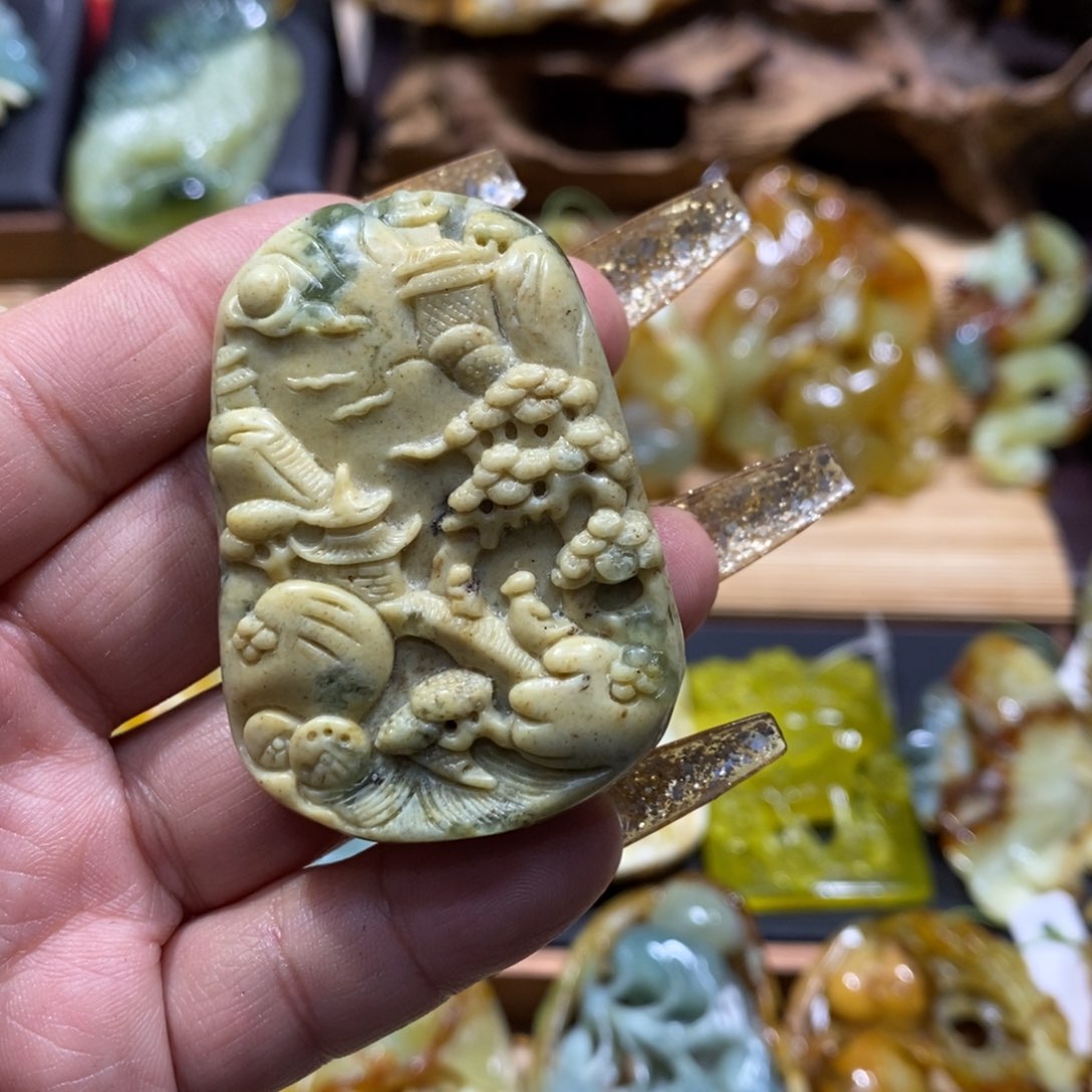 蛇纹石玉颈饰未镶嵌