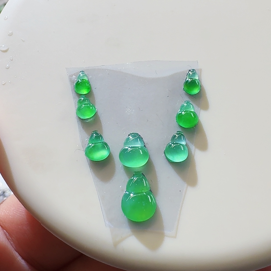 翡翠未镶嵌颈饰裸石