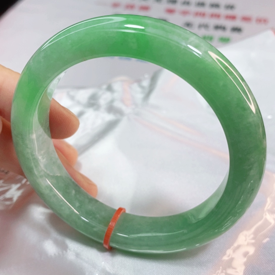 翡翠手镯未镶嵌57圈口