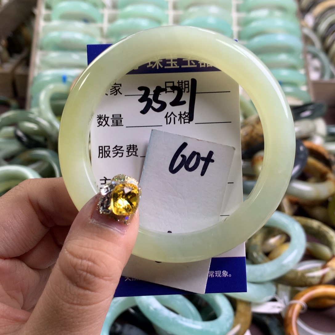 蛇纹石玉手镯未镶嵌3521