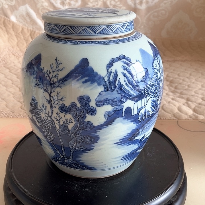 青花山水人物大罐