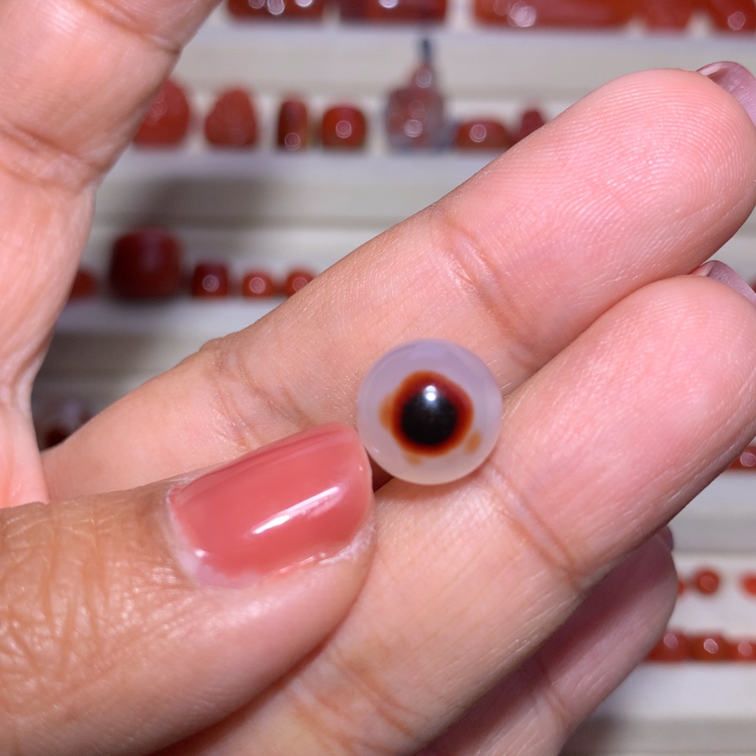 南红玛瑙未镶嵌圆珠10.7冰飘