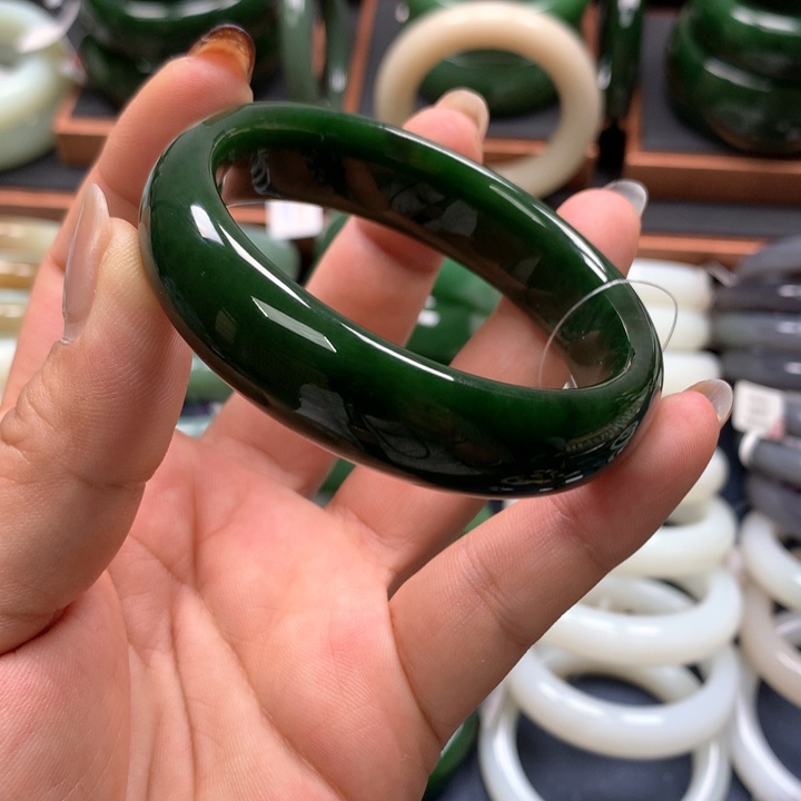 【闪购商品】未镶嵌手镯和田玉（碧玉）
