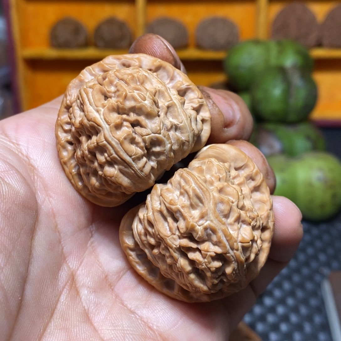 吊坠文玩核桃41尺，白狮子