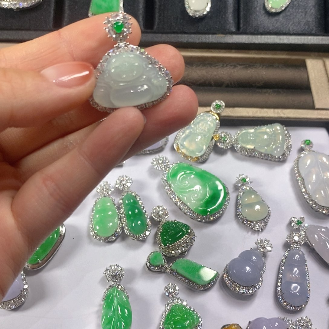 翡翠颈饰银S925镶嵌天然翡翠