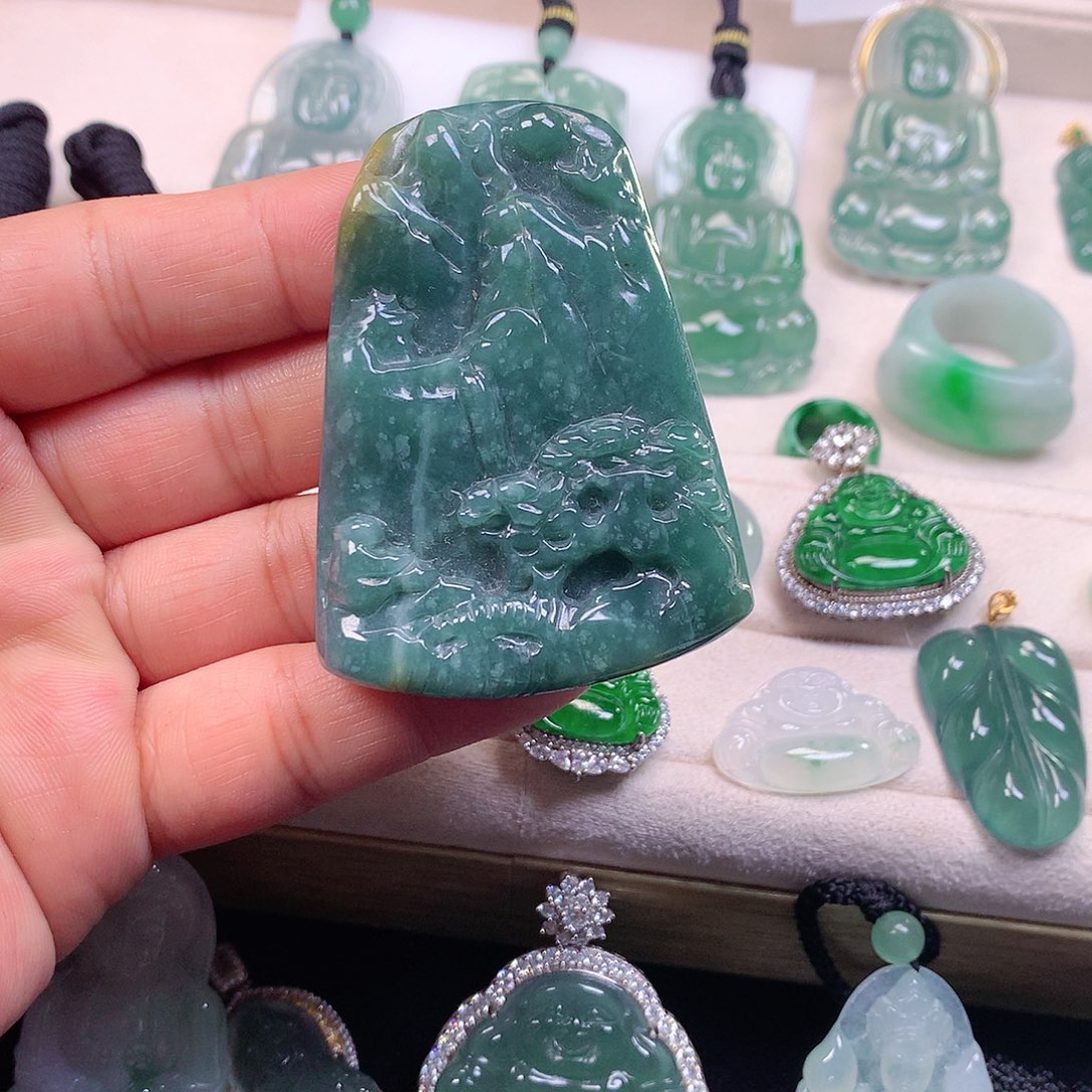 翡翠颈饰未镶嵌翡翠
