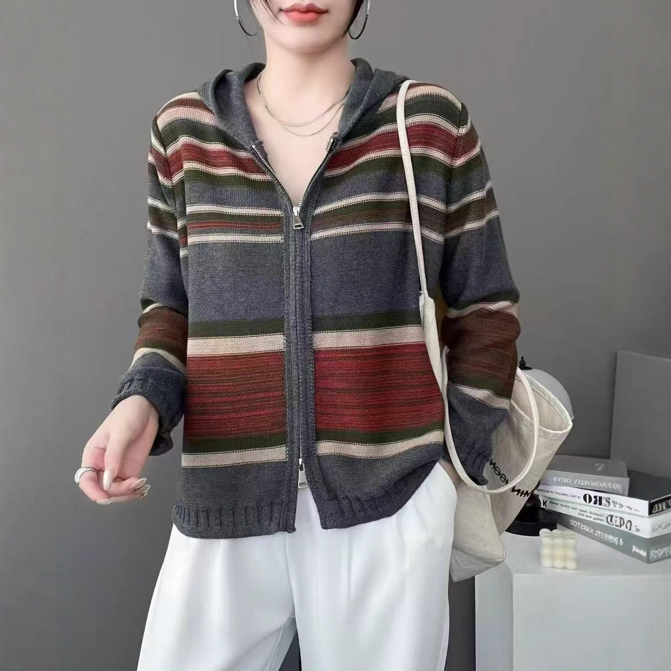 条纹针织圆领常规袖连帽毛针织衫上衣宽松秋冬开衫