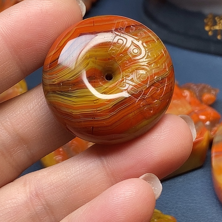 玛瑙/玉髓挂件未镶嵌彦**。