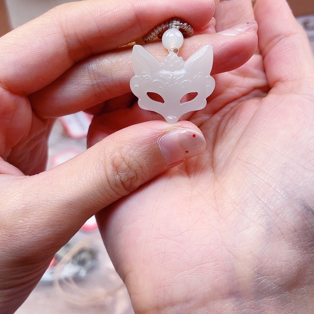 和田玉未镶嵌吊坠(赠链)