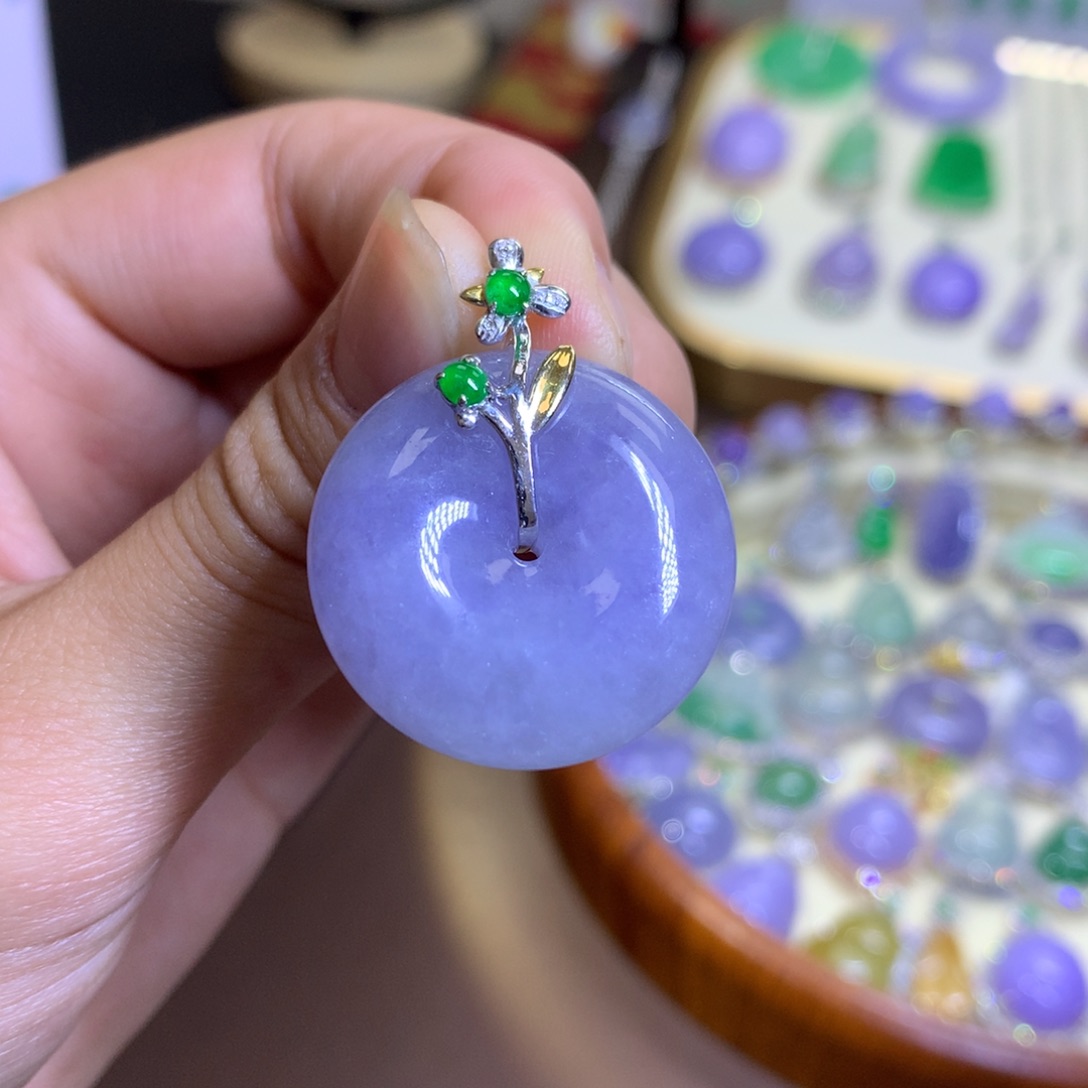 翡翠18K金镶嵌颈饰翡翠