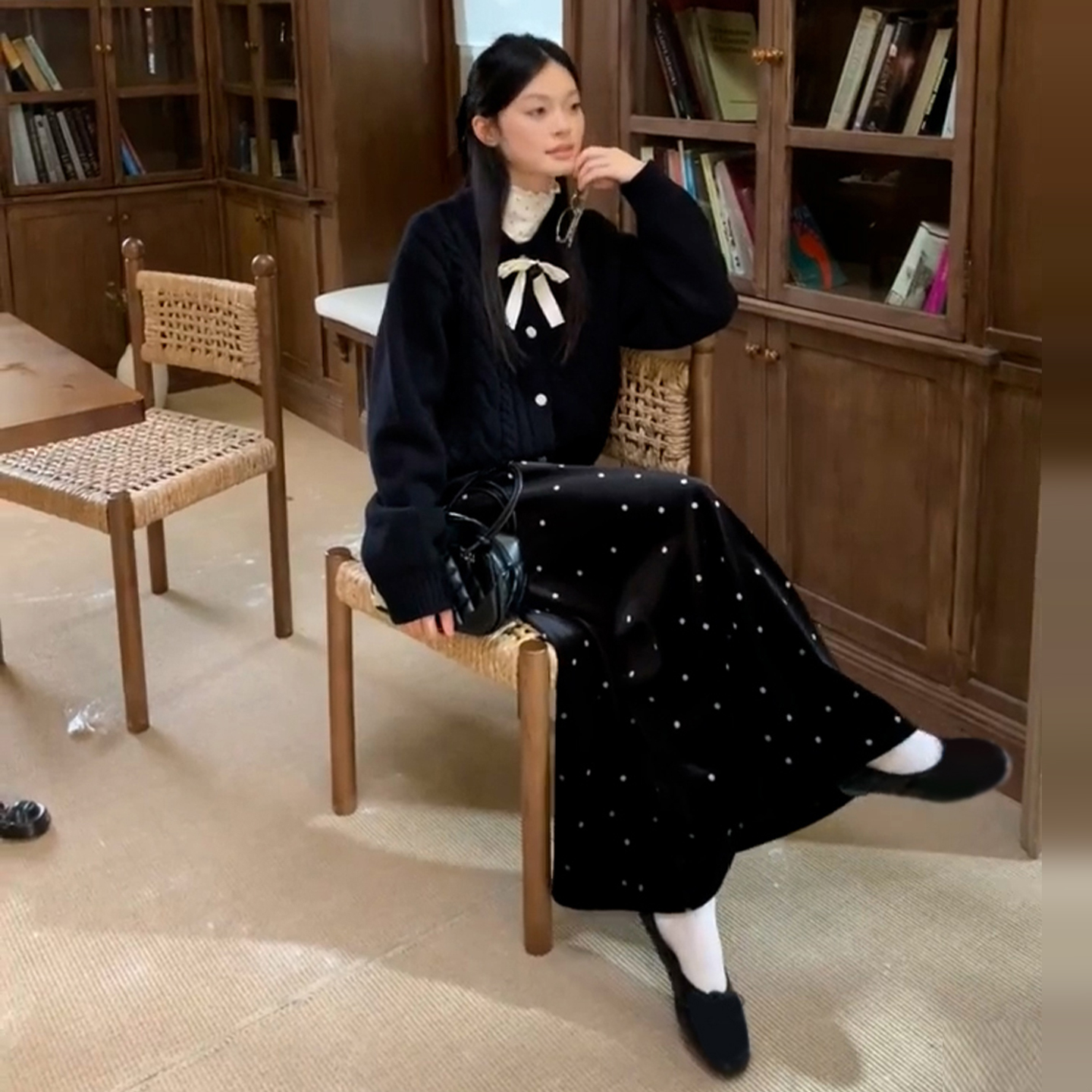 财阀千金黑色毛衣针织连衣裙女秋冬季2025新款小香风穿搭套装长裙