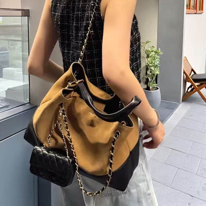 新款麂皮系列慵懒感手提斜挎女包通勤大容量撞色链条包轻奢