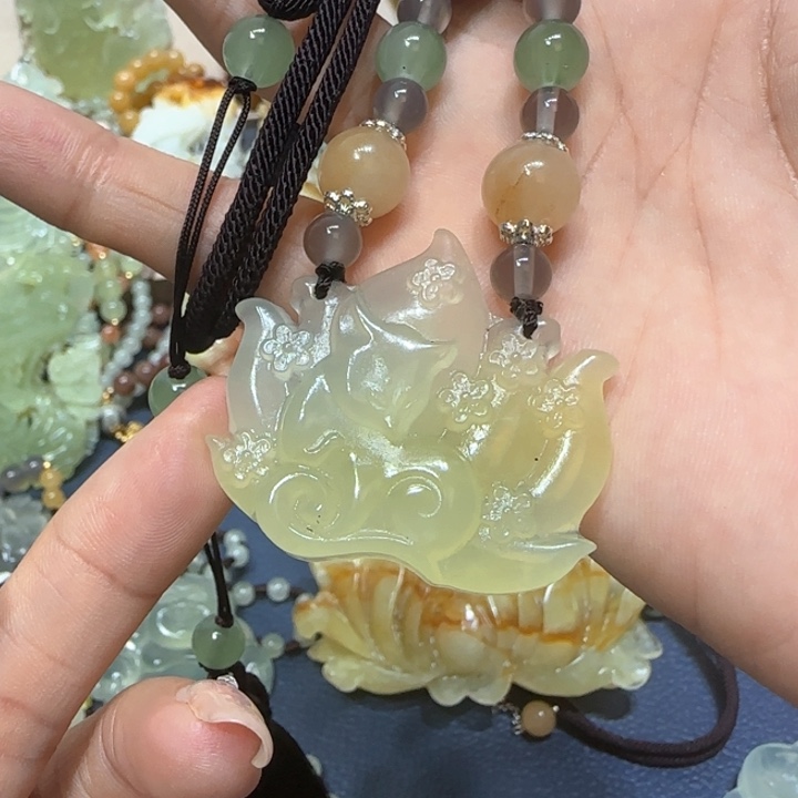 蛇纹石玉吊坠未镶嵌