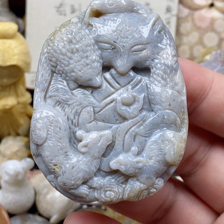 颈饰未镶嵌硅化珊瑚（珊瑚玉）